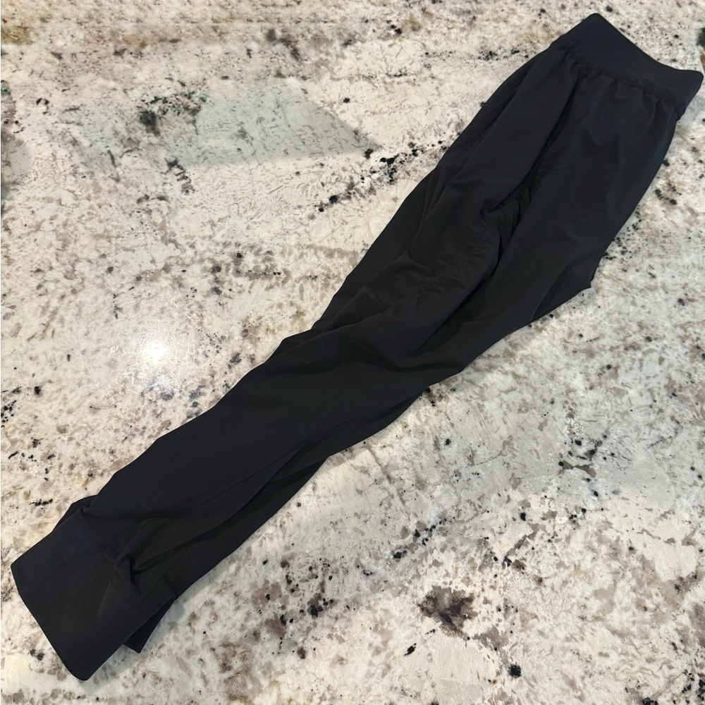 *GENTLY WORN* Women's Athleta Size 10P Attitude Mid Rise Jogger - Picture 5 of 7